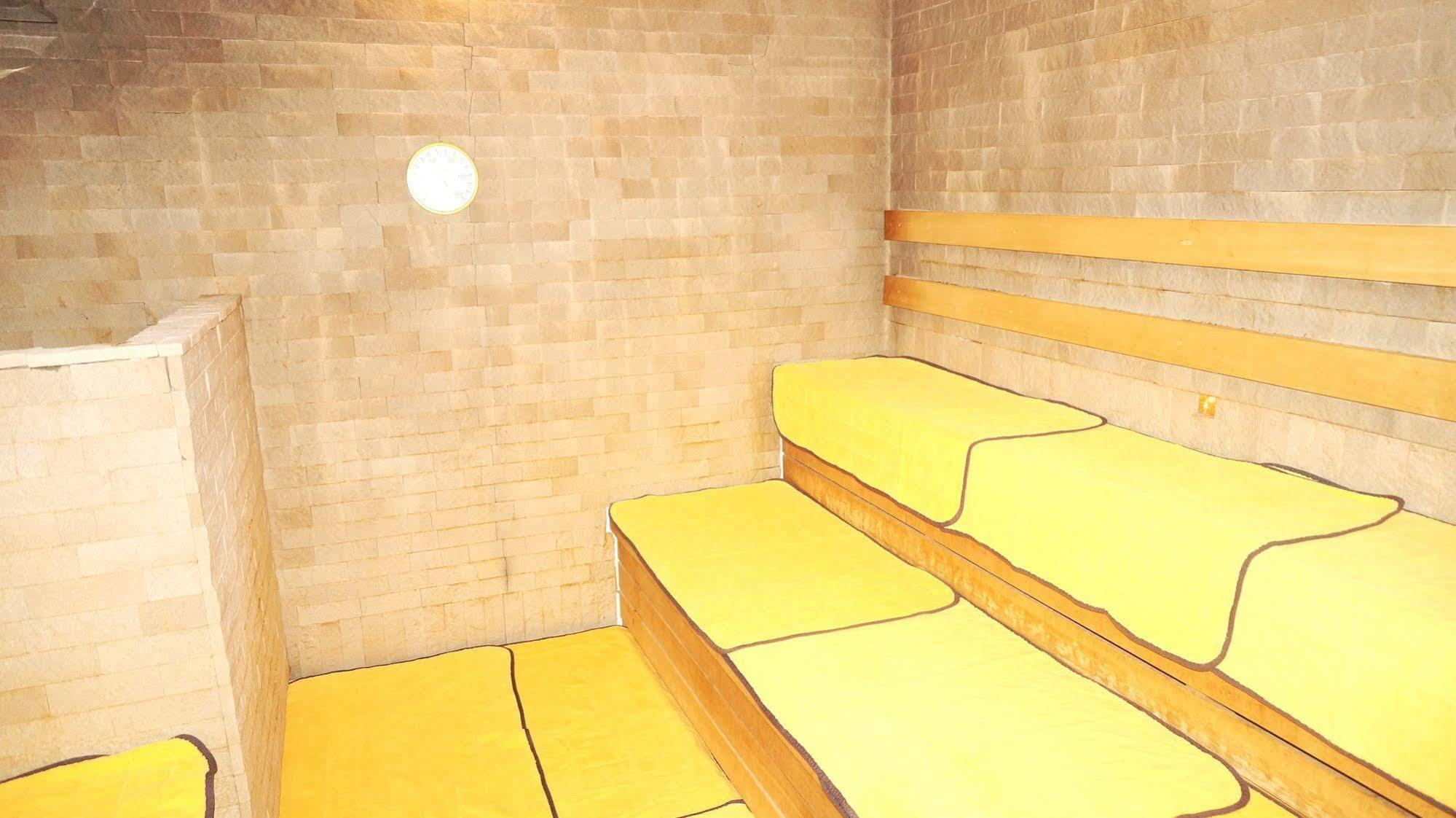 New Central Hotel Tokyo prefektur Exteriör bild